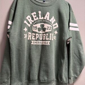 VINTAGE. Green Oversized Ireland Republic Sweatshirt. Size Small Men’s. EUC